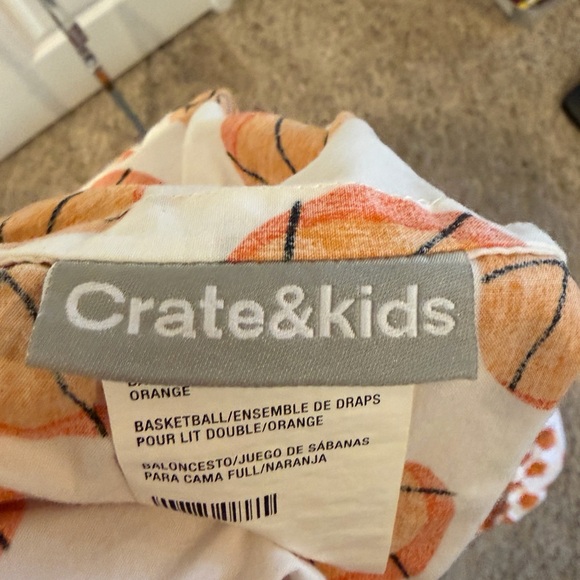 Crate and Barrel Kids Basketball Print Kids Bedding Set with Quilt/Comforter - Picture 4 of 4